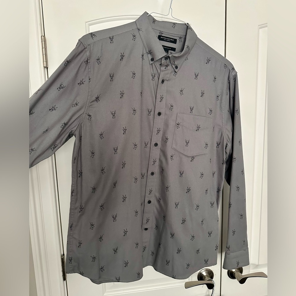Banana Republic Men's Gray Slim Untucked Luxe Flannel Shirt with Deer pattern